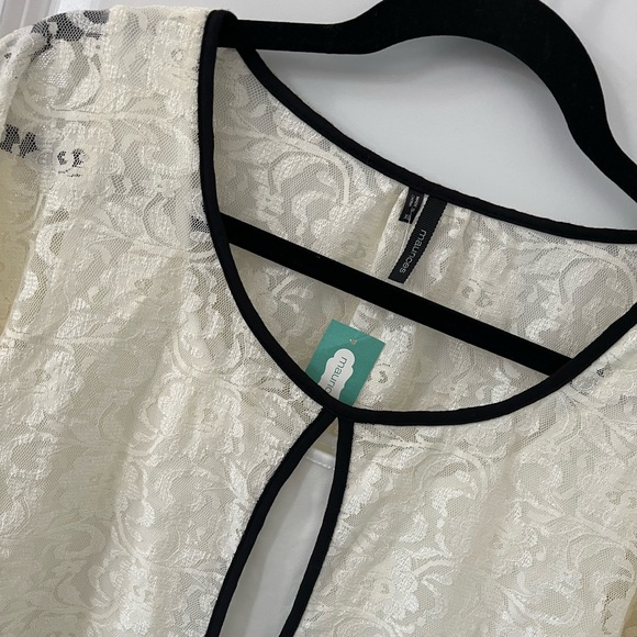 NWT Maurices Lace Batwing Sleeve Blouse - Picture 4 of 7